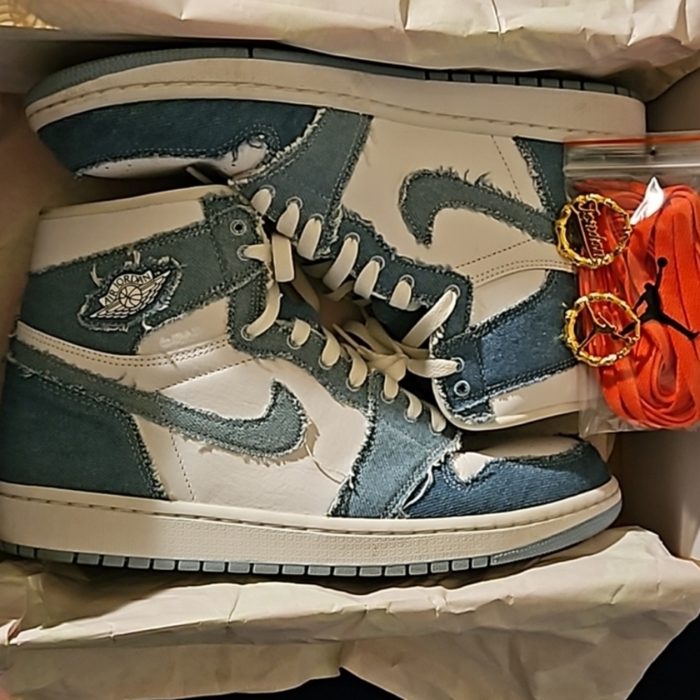 *** 12 PAIRS OF JORDAN 1s ***